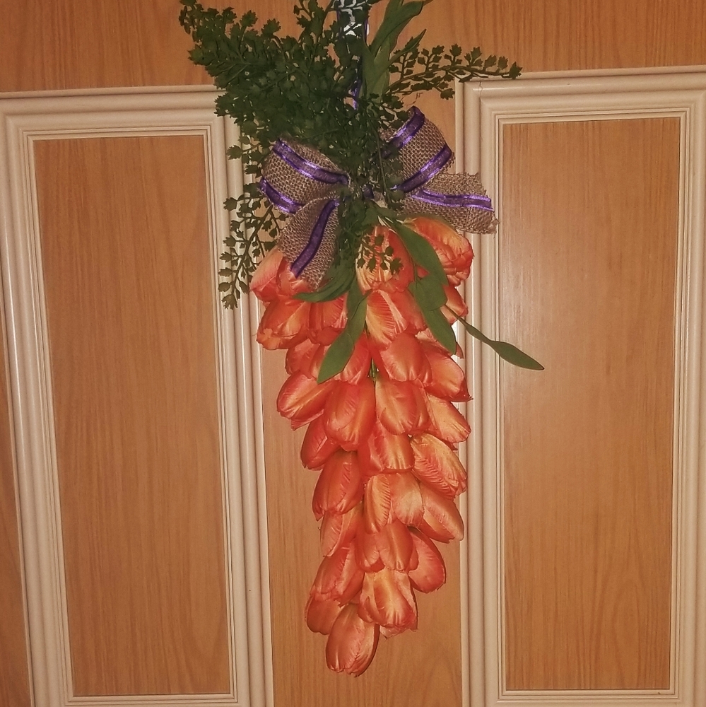Tulip carrot wreath